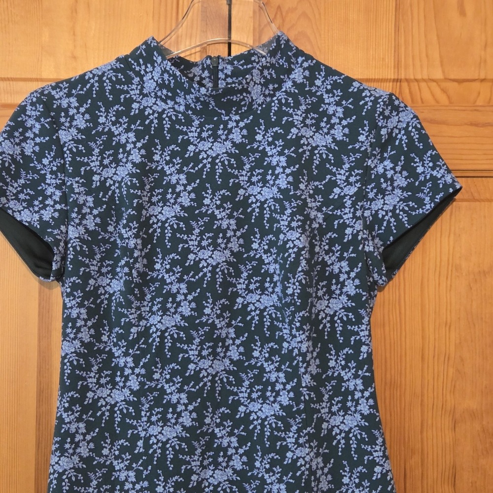 Lark Ro Size 4 Short Sleeve Stretch Sheath Floral‎ Dress Green